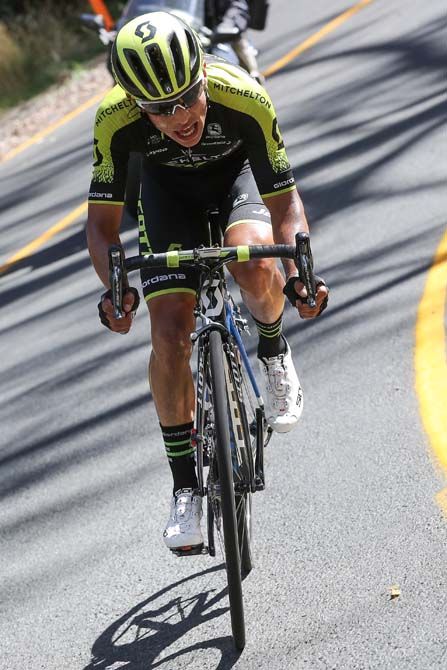Esteban Chaves (Mitchelton-Scott) on his way to victory