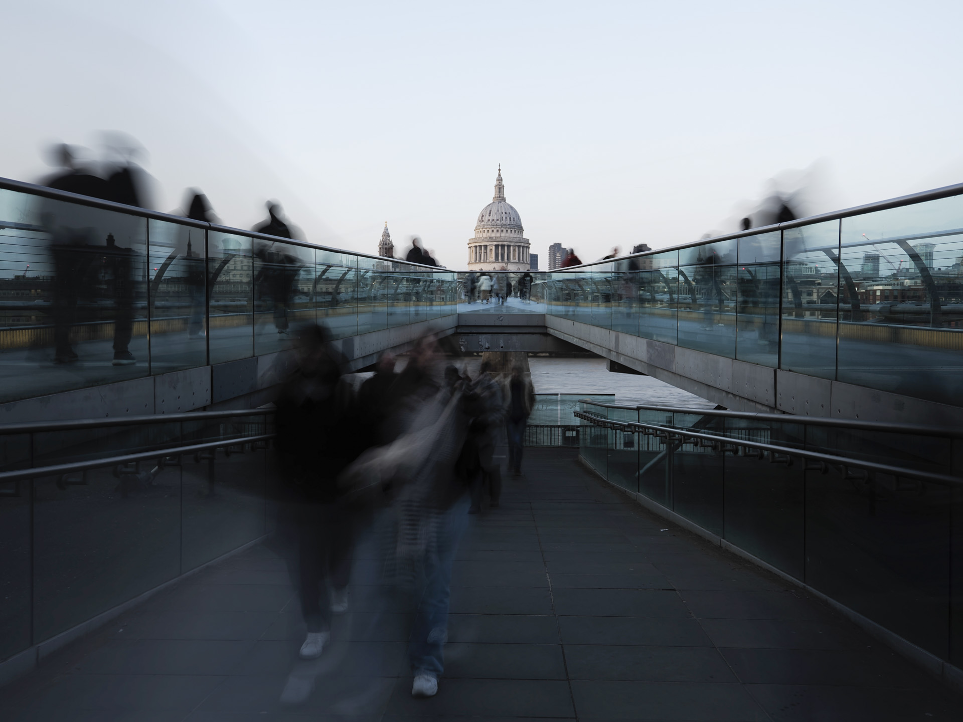 OM System OM-3 sample photos: long exposure blurs the people as they walk over the millenium bridge, London