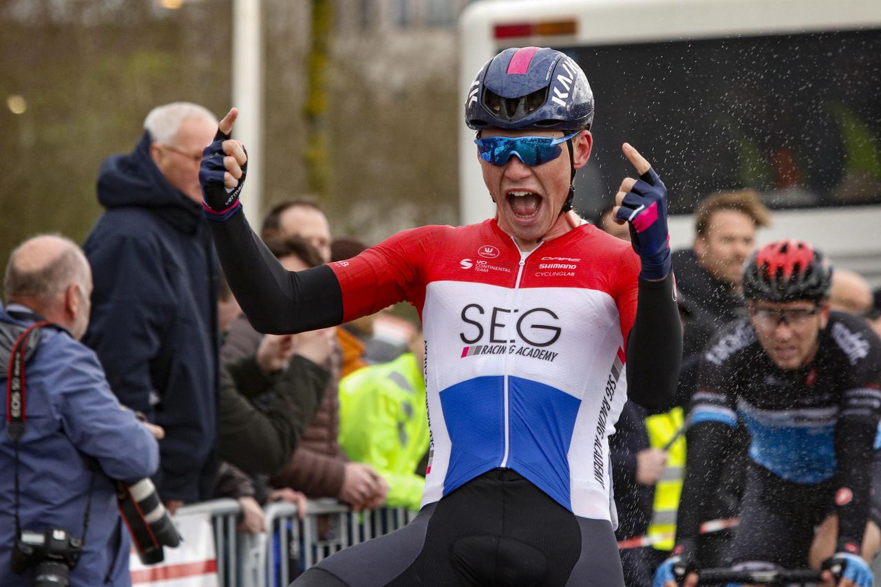 Dekker wins in the Dutch champion's jersey