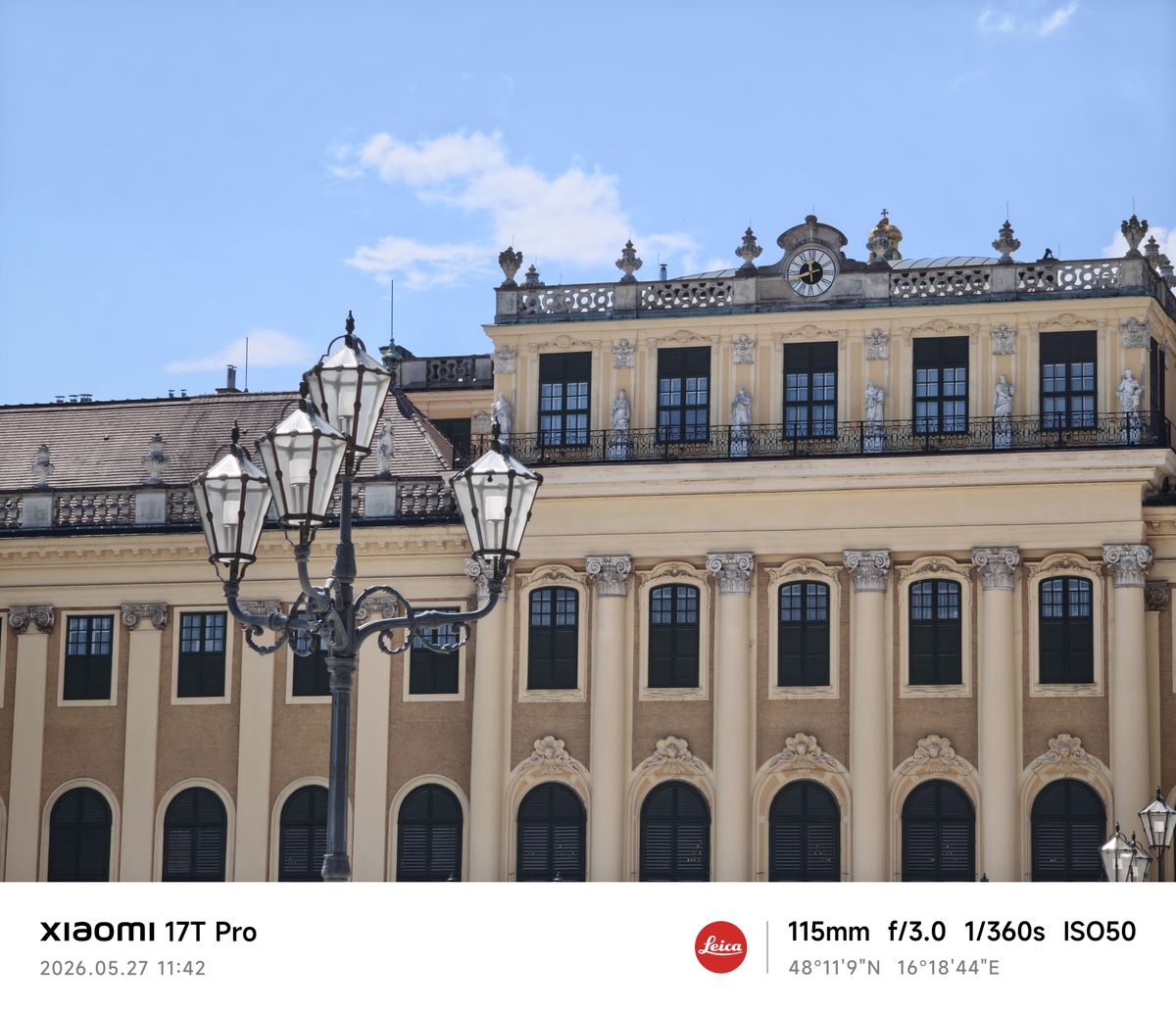 The front of the Sch&ouml;nbrunn Palace