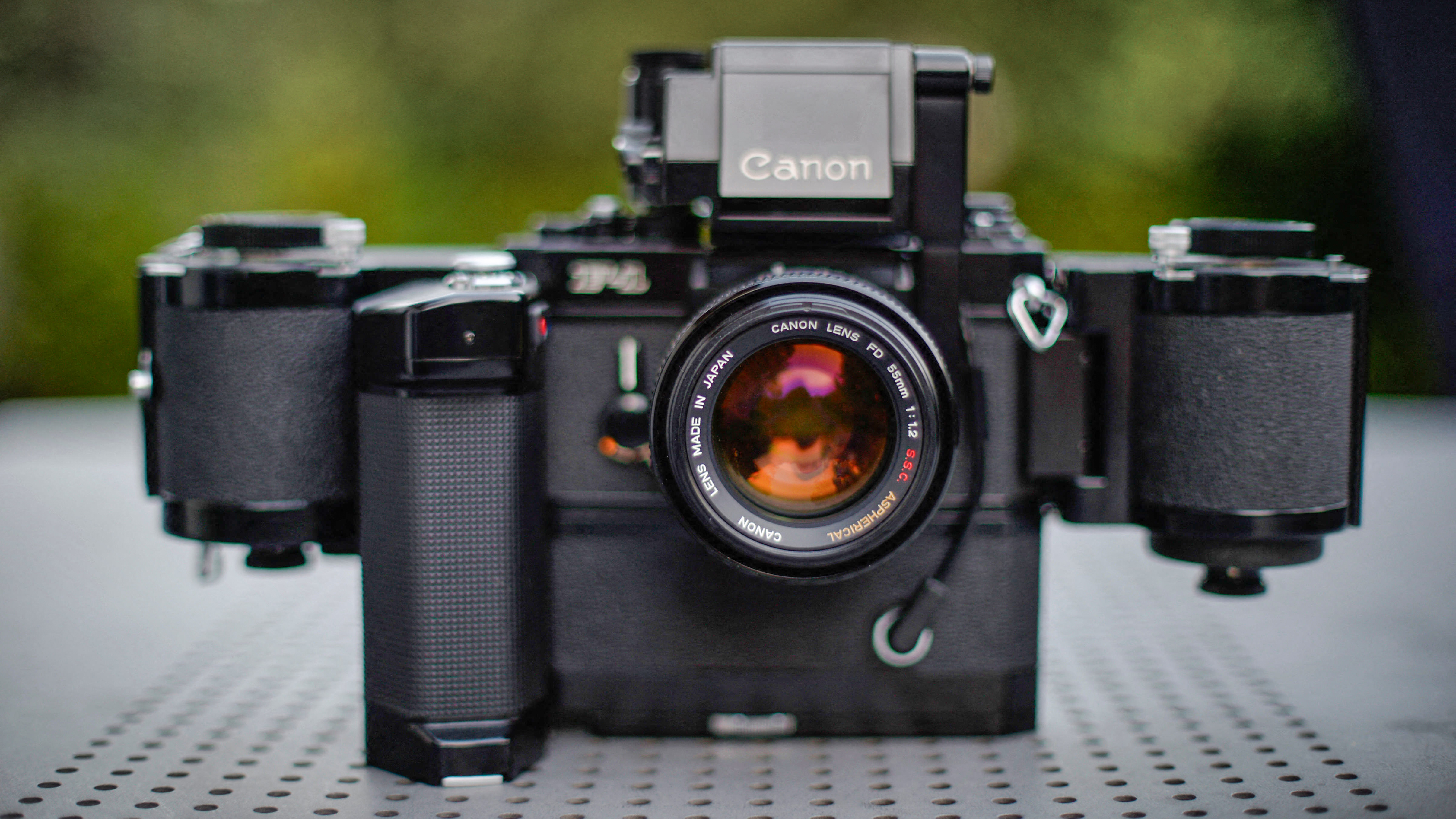 Canon F-1