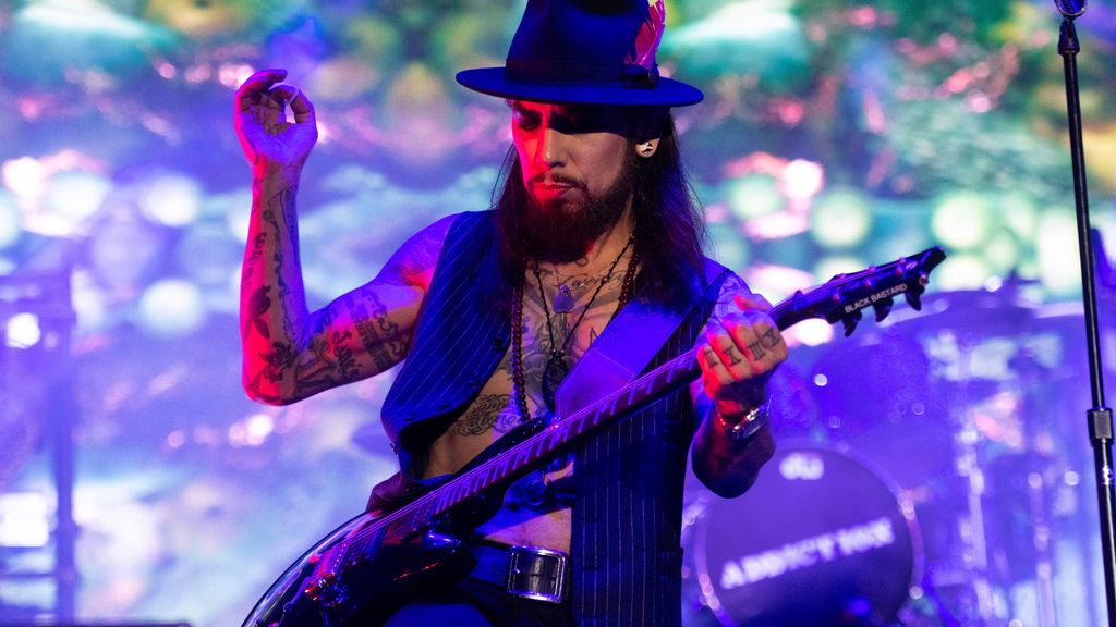 Dave Navarro recalls ‘very strange’ Guns N’ Roses studio session ...