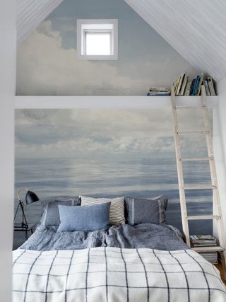 Small bedroom with Horizon wallpaper by Boråstapeter