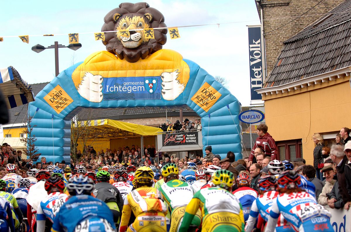 An inflatable lion of Flanders arch