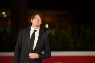 Kris Marshall on the red carpet wearing a suit