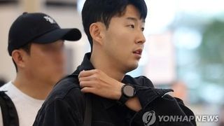 Tottenham player Son Heung-min wearing a Galaxy Watch 6 Classic