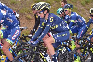 Simon Yates in the pack at the Critérium du Dauphiné