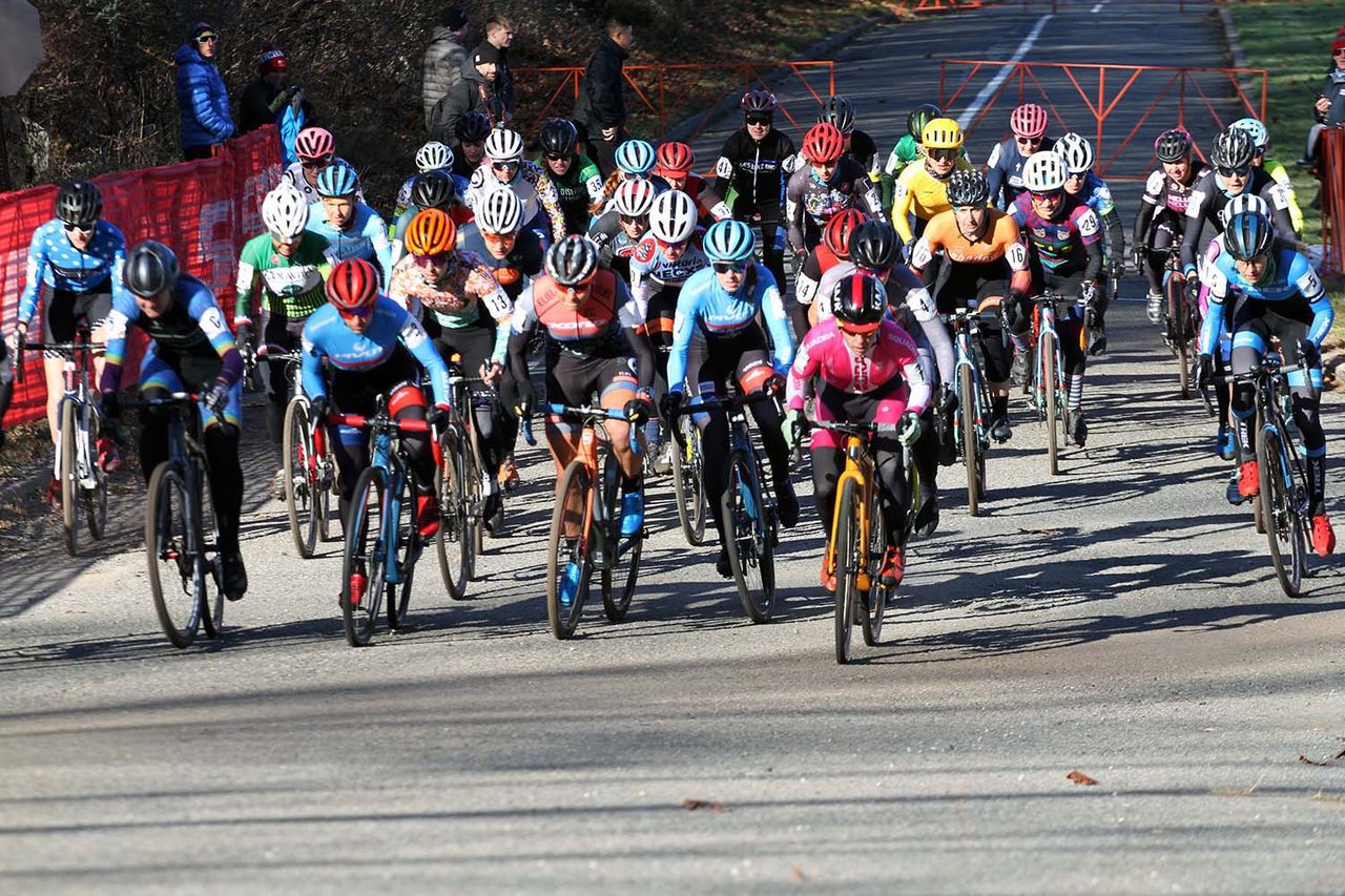 The Pro Women's field take off.