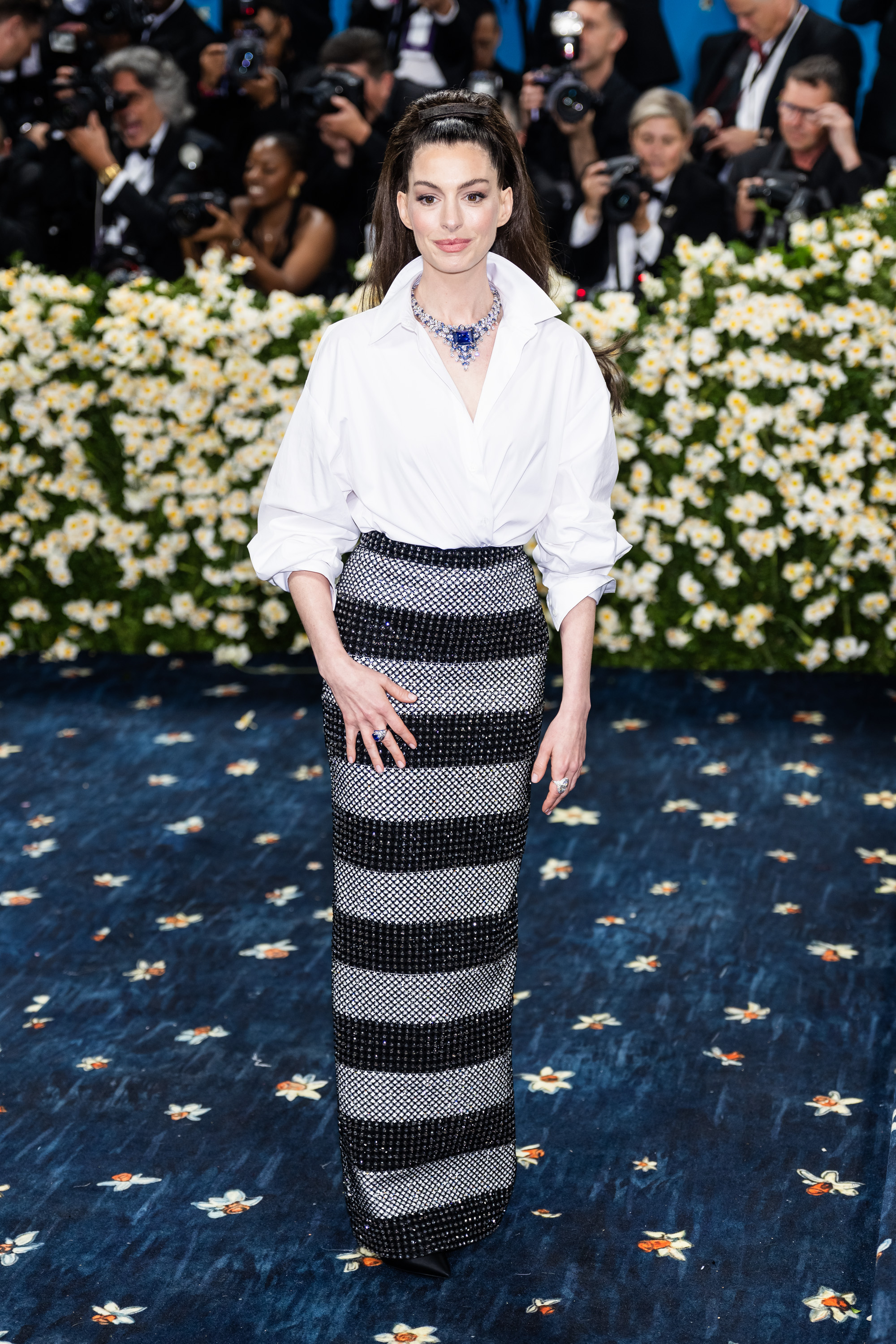 Anne Hathaway at the 2025 Met Gala wearing carolina herrera