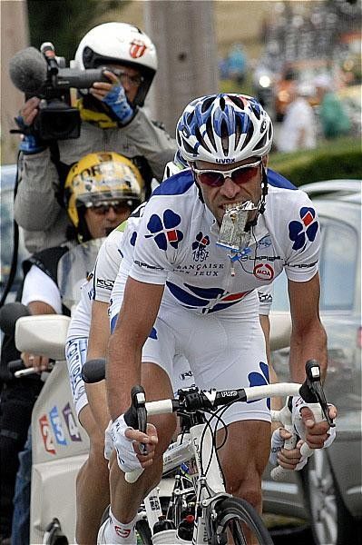Yoann Le Boulanger (FdJ) eats some baked goods.