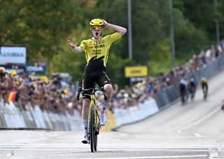 Deutschland Tour: Louis Barré swipes bonus seconds and surprising win on stage 1 to go into race lead
