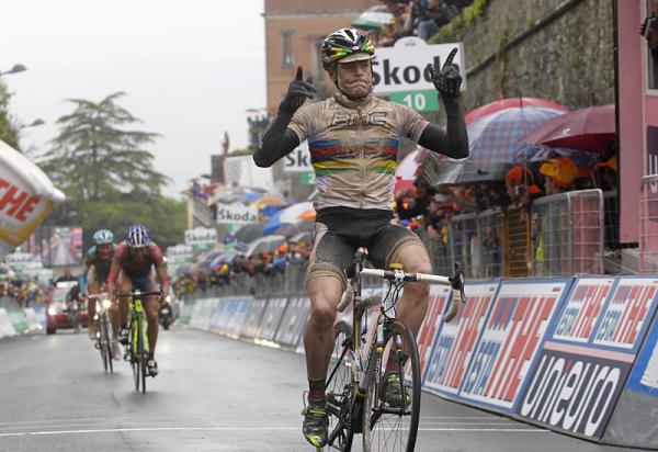 Cadel Evans (BMC) outsprinted the few riders who managed to make it to the end of stage 7 of the Giro d&#039;Italia with him.