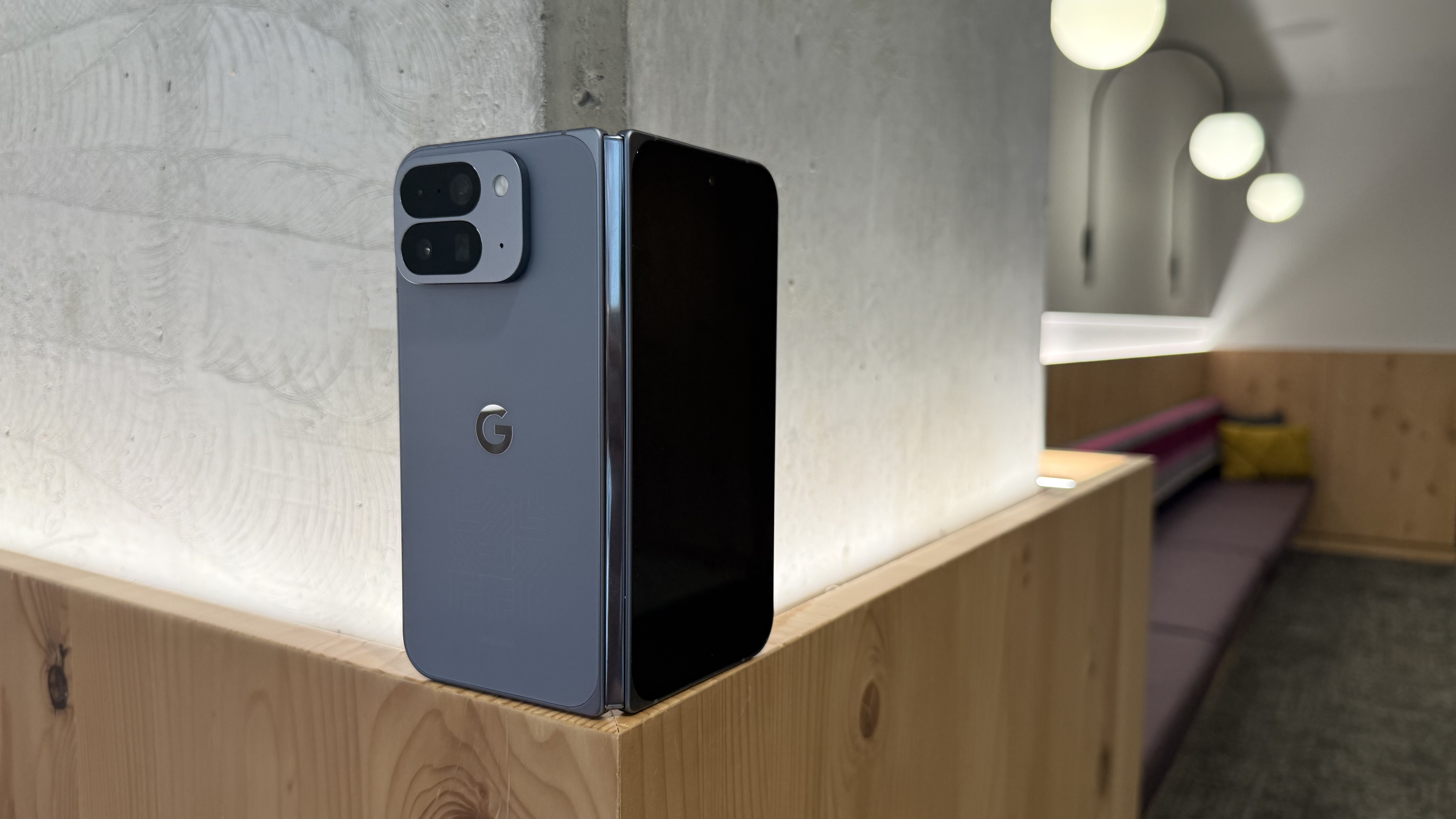 Pixel 10 Pro Fold in all its glory (Moonstone)
