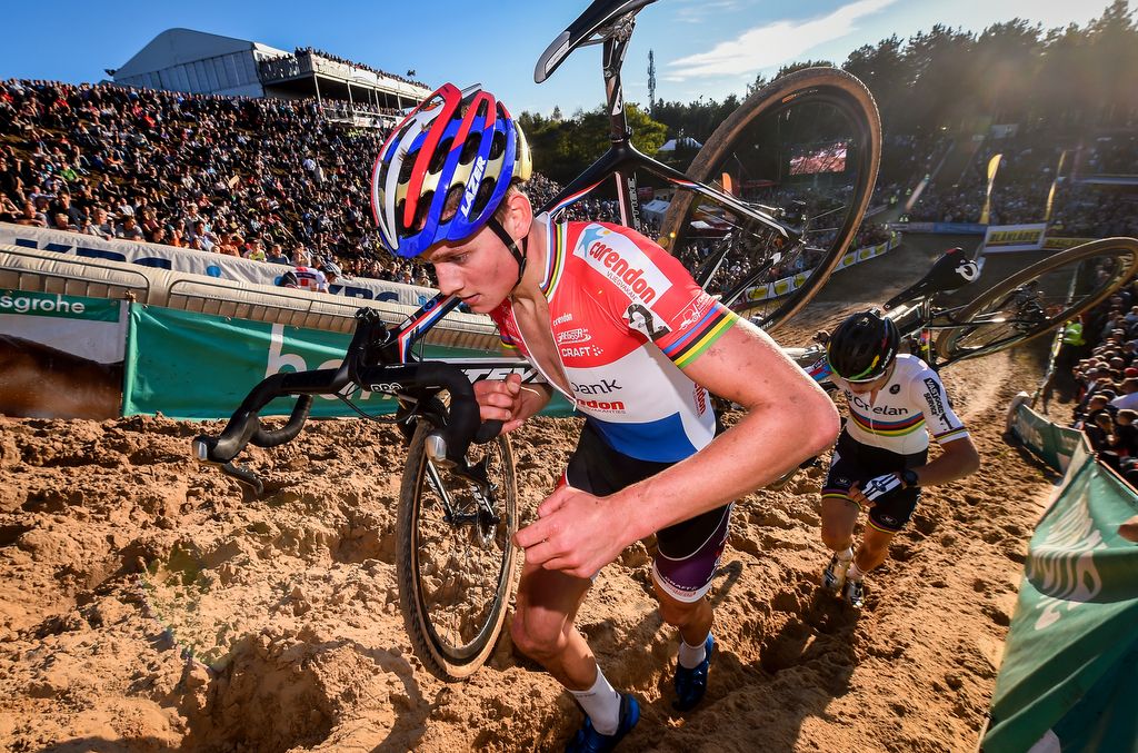 Mathieu van der Poel (Beobank-Corendon) takes the lead