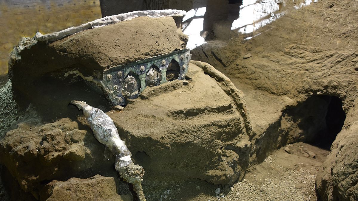 The wooden platform and shaft of the chariot have now rotted away; to preserve the artifacts&#039; shapes, archaeologists injected plaster into the voids they left in the hardened ash.