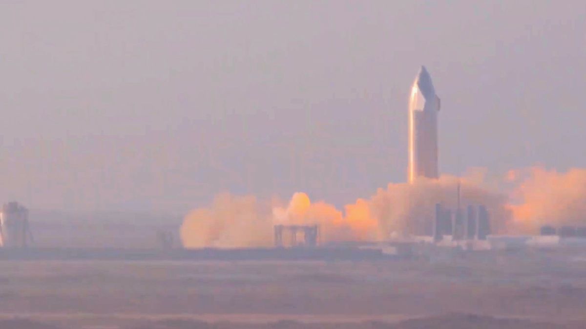 SpaceX launches the Starship SN11 prototype to prepare for a test flight this week