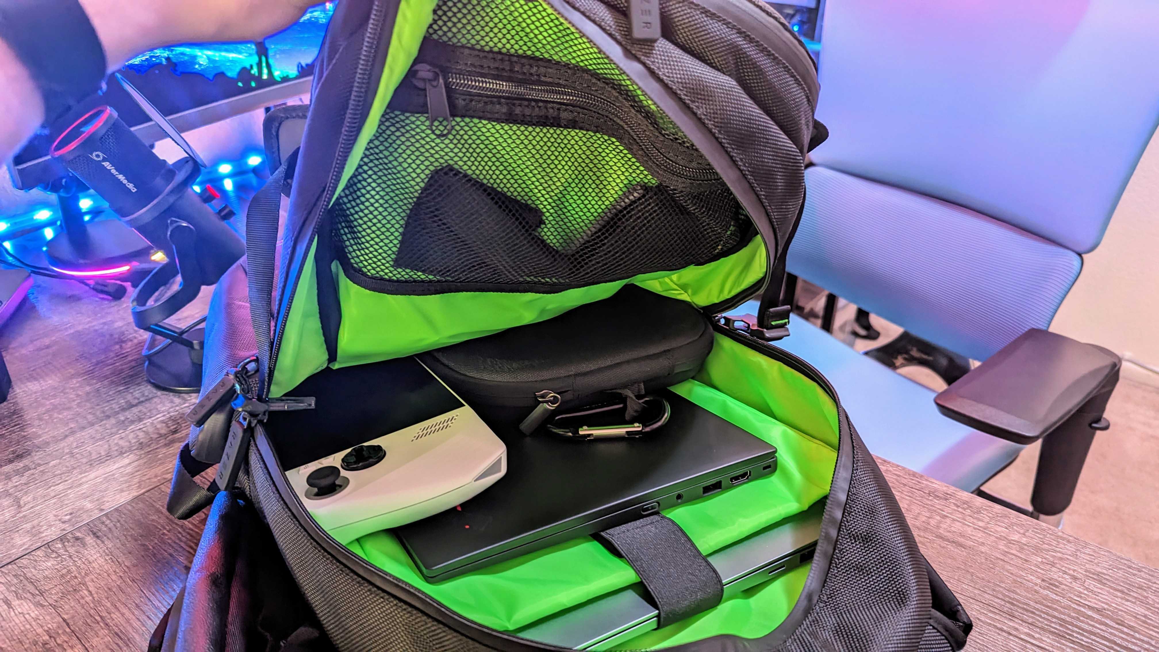 Image of the Razer Rogue V3 Backpack.