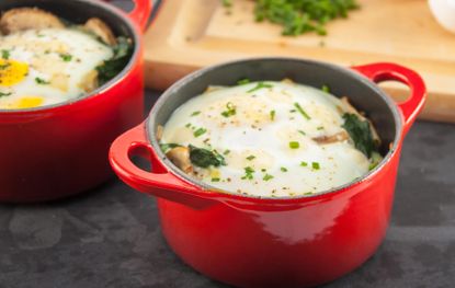 High protein breakfast: Baked eggs with spinach and mushrooms