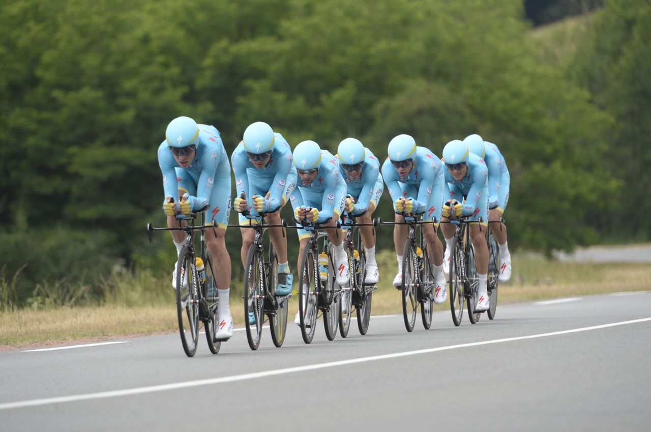Astana riding to second on the day