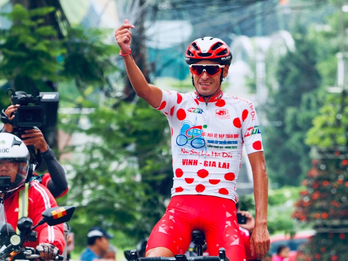 Javier Sard&aacute; Perez (TP Ho Chi Minh) wins stage 15 to take the HTV Cup lead