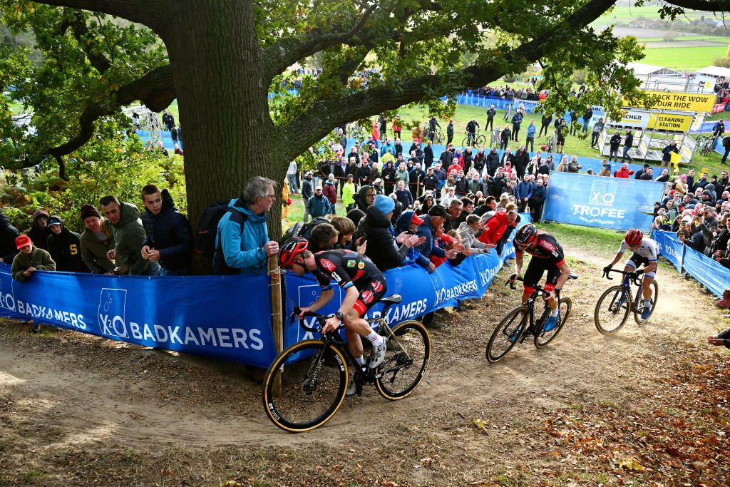 MAARKEDAL BELGIUM NOVEMBER 01 LR Eli Iserbyt of Belgium and Team Pauwels Sauzen Bingoal Michael Vanthourenhout of Belgium and Team Pauwels Sauzen Bingoal and Lars Van Der Haar of The Netherlands and Team Baloise Trek Lions compete while fans cheer during the 33rd Trofee Oudenaarde Koppenbergcross 2022 Mens Elite on November 01 2022 in Maarkedal Belgium Photo by Luc ClaessenGetty Images