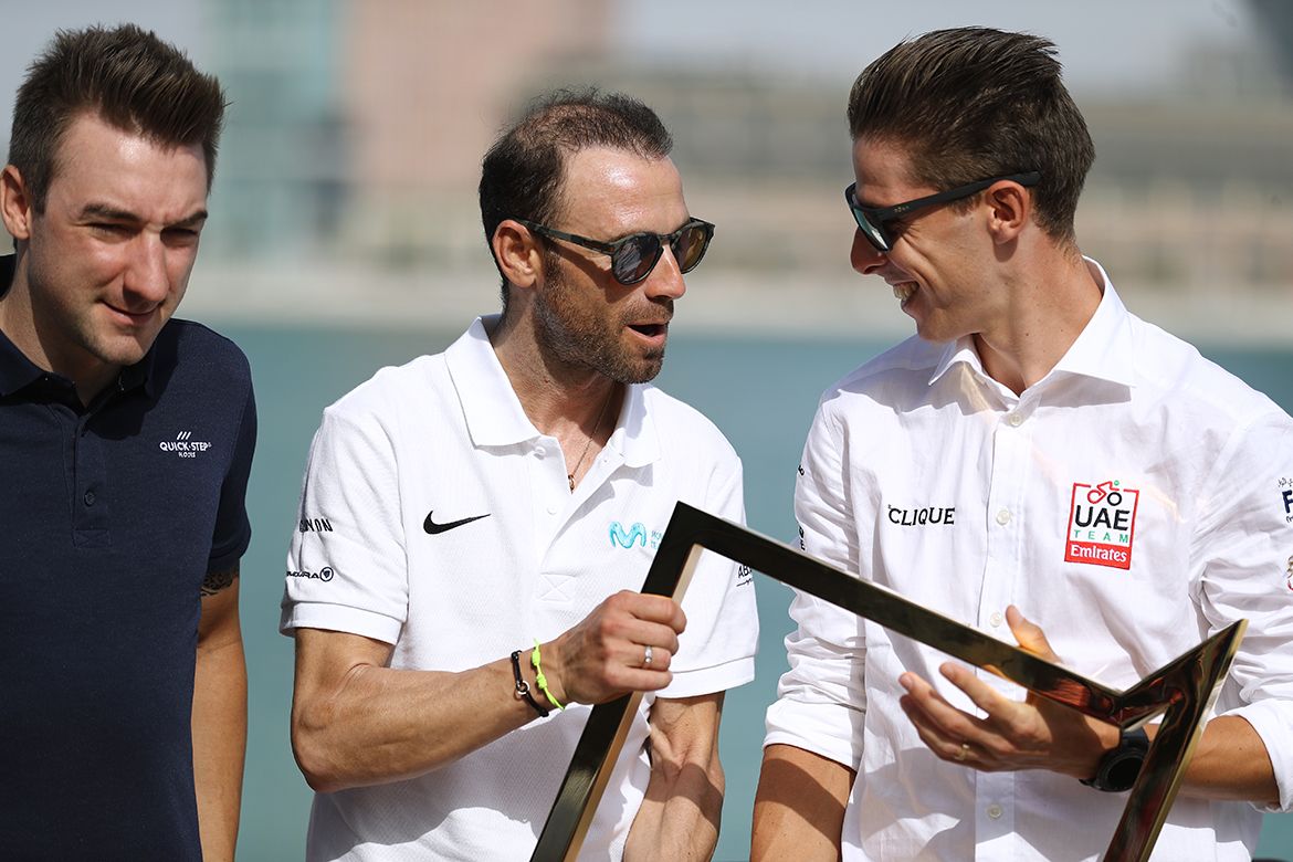 Alejandro Valverde and Rui Costa were surprised by the weight of the trophy