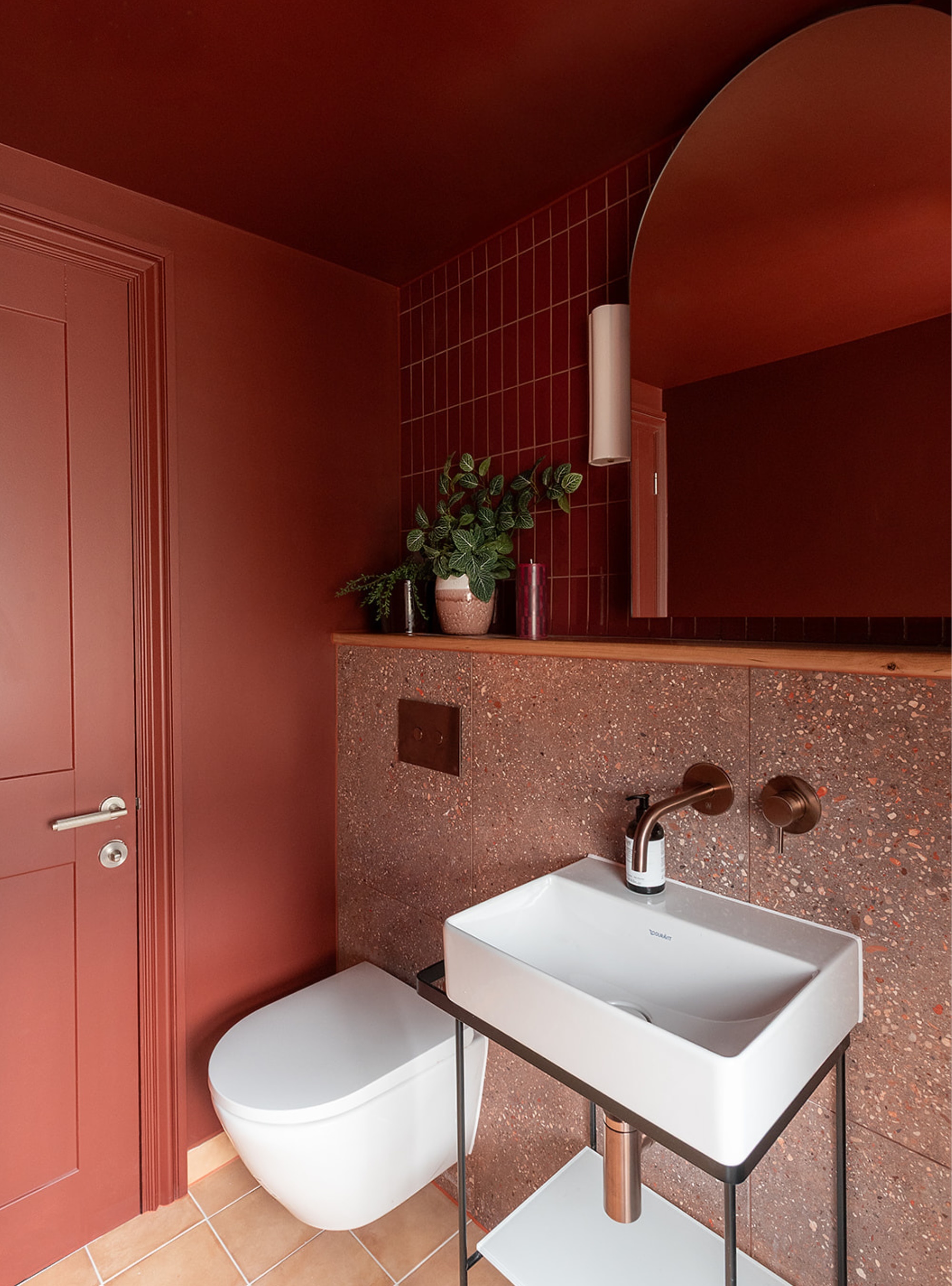 Rust bathroom with clay pink terrazzo tiles by Studio Milne