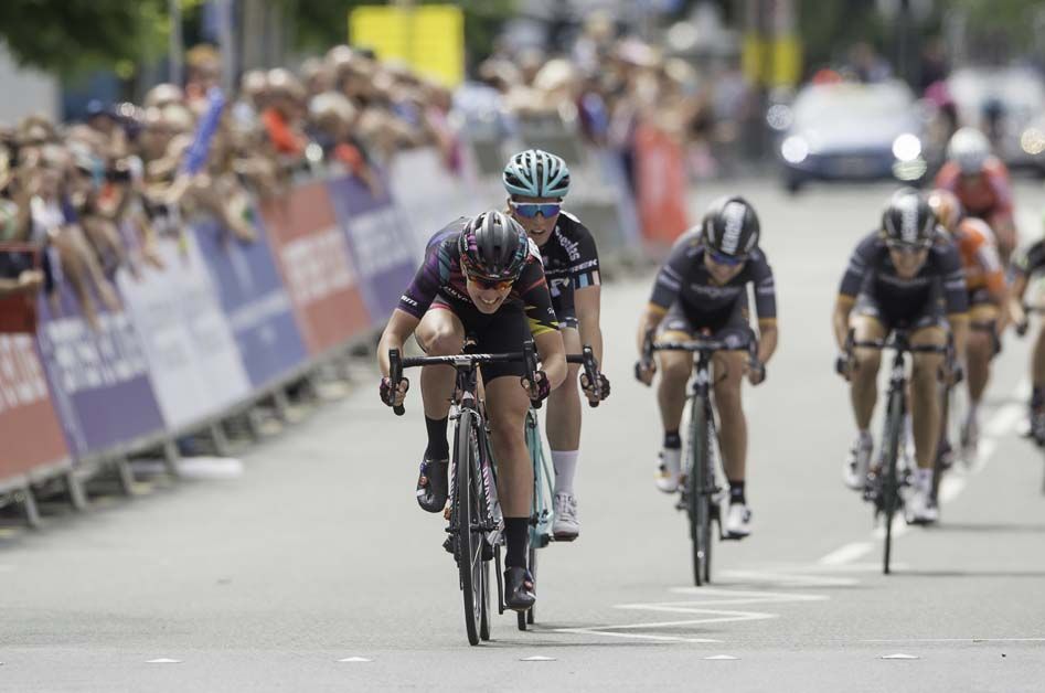 Hannah Barnes sprints to the line