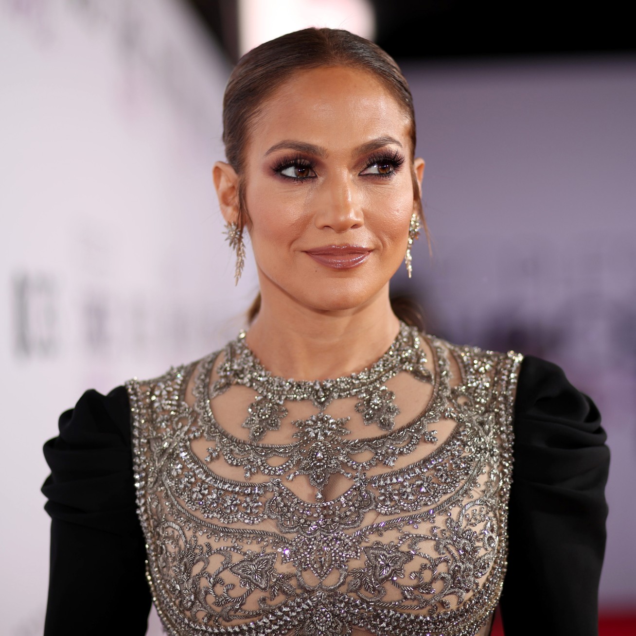 Jennifer Lopez, Goes Make-up Free In 'Goddess Glow' Transformation