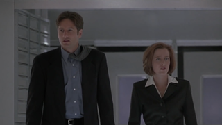David Duchovny as Mulder and Gillian Anderson as Scully in The X-Files: Fight the Future