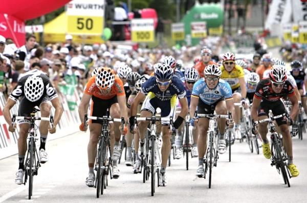 Heinrich Haussler (Cervelo TestTeam) has the edge