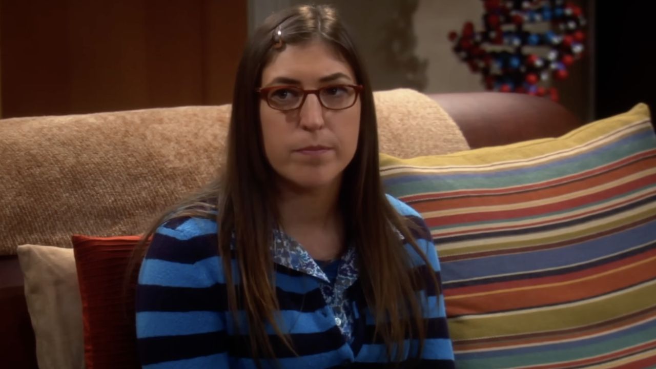 The Big Bang Theorys Mayim Bialik Talked About Working With That Monkey (And It Was A Lot)
