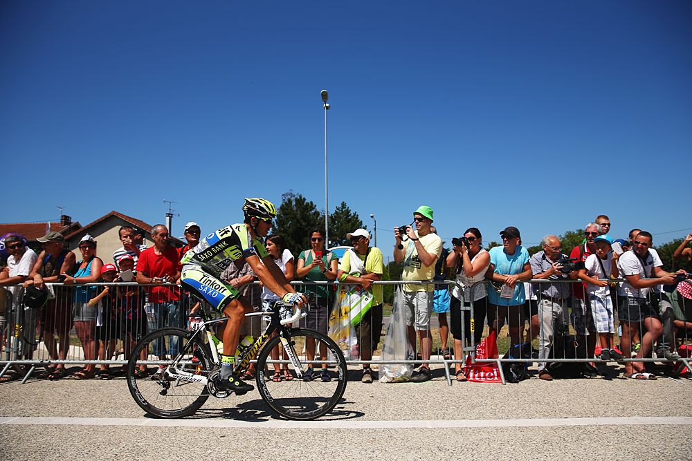 Fans take photos of Alberto Contador (Tinkoff-Saxo) as he rolls to the stage 16 start line