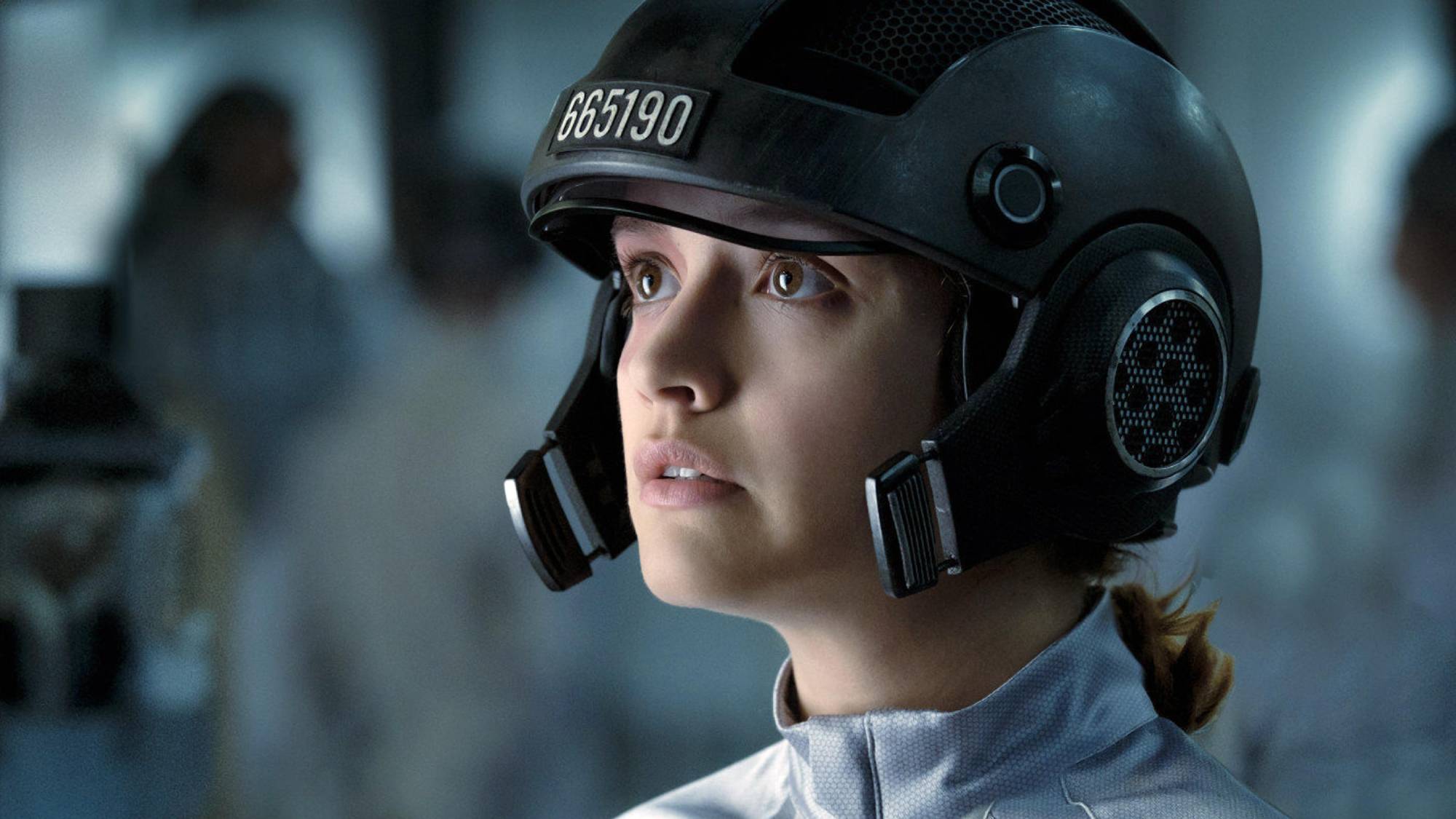 Olivia Cooke as Samantha Cook in 