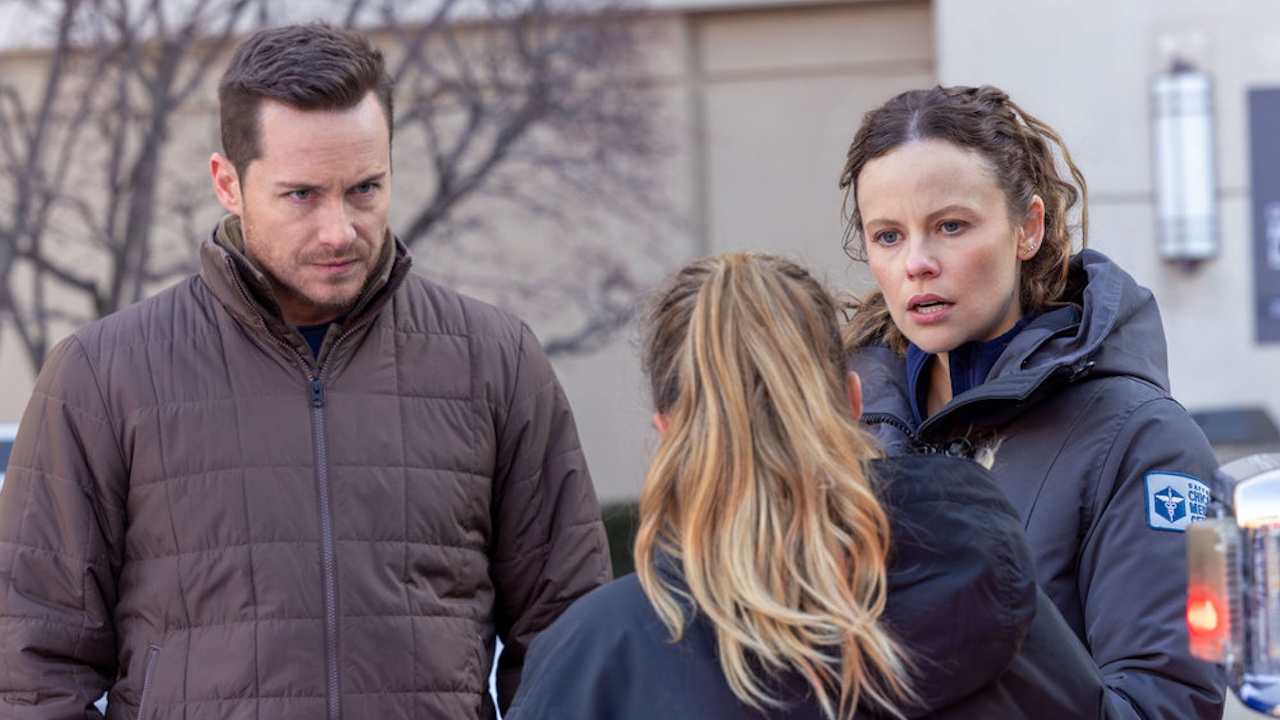 Lenox treating Upton while Halstead looks in the Chicago Med hour of One Chicago's 2026 crossover event