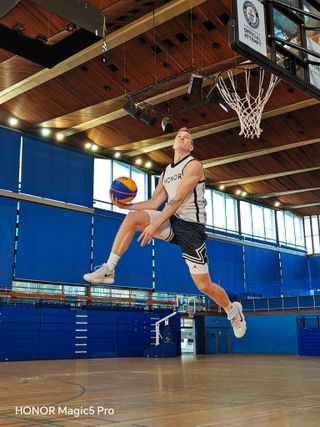Piotr Grabowski's Guinness Record-breaking dunk, captured on a Honor Magic5 Pro