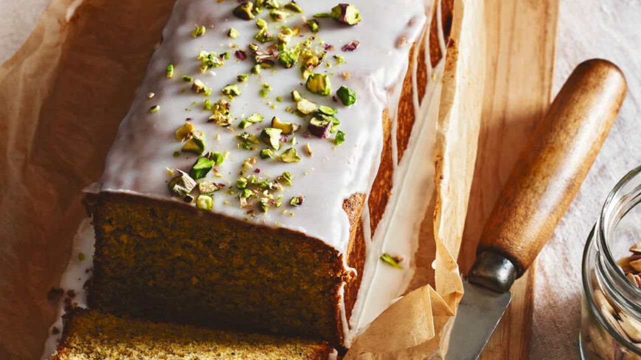 pistachio and cardamom cake