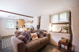 Airbnb country cottage in Wiltshire