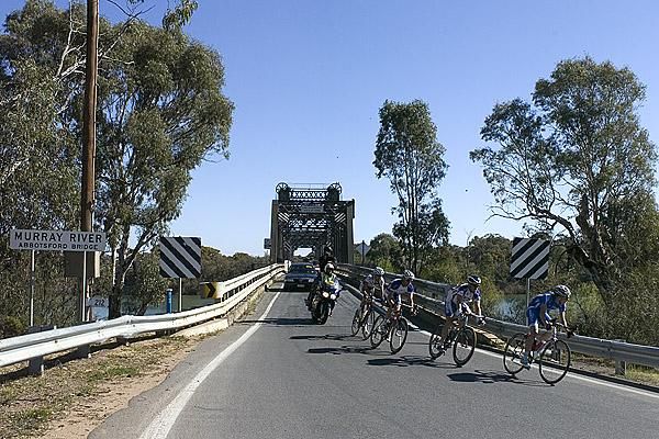 The lead group cross Australia's famous Murray River and into New South Wales for the finish to stage thirteen in Wentworth.