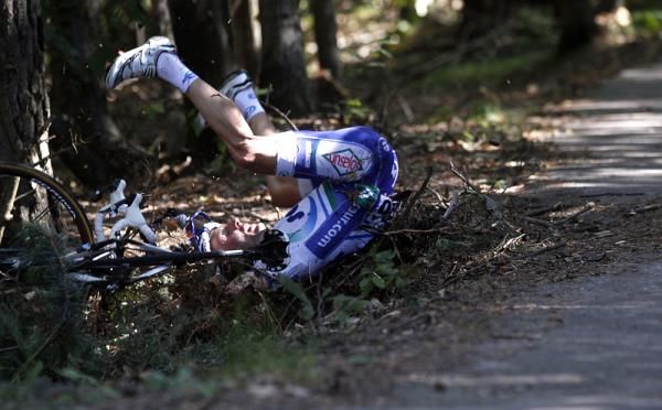 Jonathan Hivert (Saur Sojasun) goes ass over tea kettle on the descent.