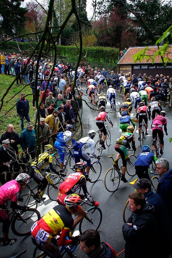 Riders make their way up the Huy climb in 2001.