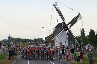 The peloton in the Tour de France Femmes stage two 2024