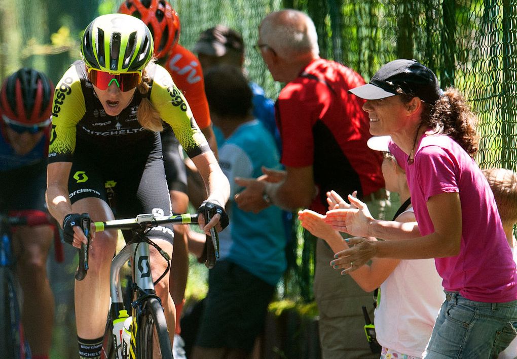 Lucy Kennedy attacks to win the inaugural women's Clasica San Sebastian