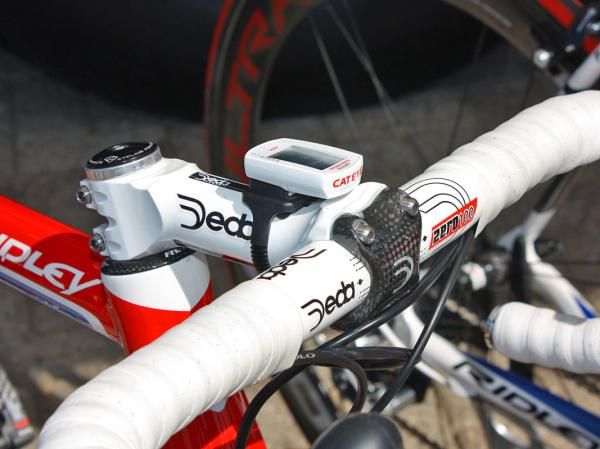 Cateye provides Katusha with its miniscule Strada Wireless computers. And yes, that's an FSA stem painted and decaled to look like a Deda one (most of the team bikes are fitted with proper Deda stems, though).