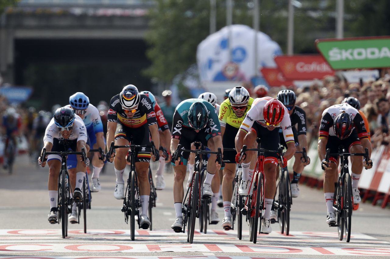 Vuelta Espana 2022 77th edition 2nd stage sHertogenbosch Utrecht 1751 km 20082022 Sam Bennett IRL Bora Hansgrohe Mads Pedersen DEN Trek Segafredo Tim Pascal Ackermann GER UAE Team Emirates Mike Teunissen NED Team Jumbo Visma photo Luis Angel Gomez GomezSprintCyclingAgency2022