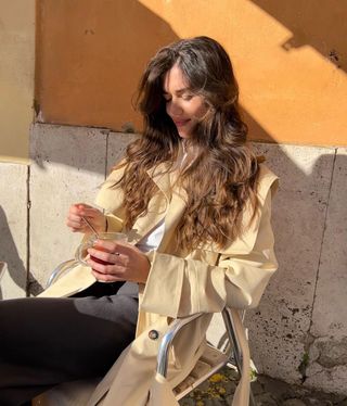 Coat Colour Trends 2024: Influencer wears a pale yellow coat