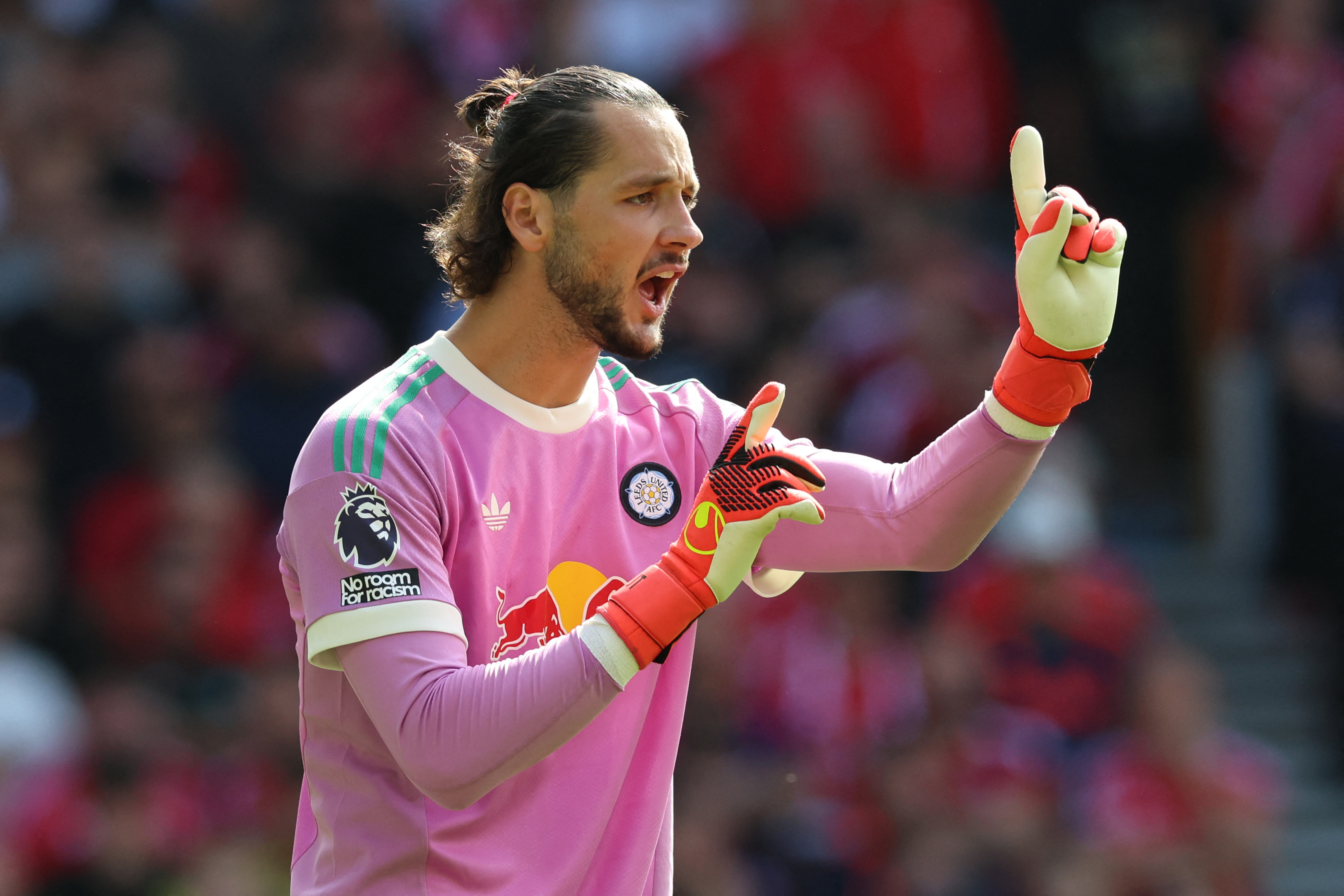 Leeds United's English goalkeeper #01 James Trafford gestures during the English Premier League football match between Nottingham Forest and Leeds United at The City Ground in Nottingham, central England, on August 22, 2026. (Photo by Darren Staples / AFP) / RESTRICTED TO EDITORIAL USE. No use with unauthorized audio, video, data, fixture lists, club/league logos or 'live' services. Online in-match use limited to 120 images. An additional 40 images may be used in extra time. No video emulation. Social media in-match use limited to 120 images. An additional 40 images may be used in extra time. No use in betting publications, games or single club/league/player publications. /