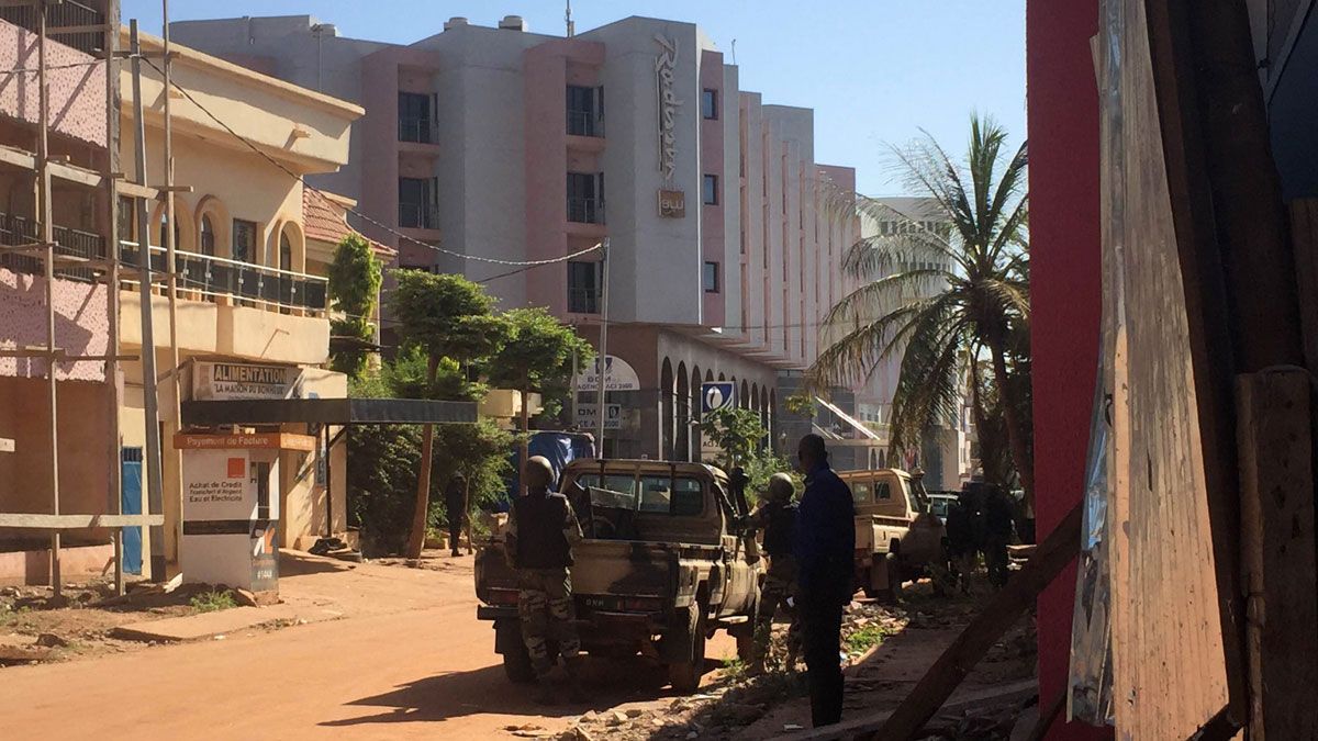 Gunmen take hostages in Radisson Blu hotel in Bamako, Mali