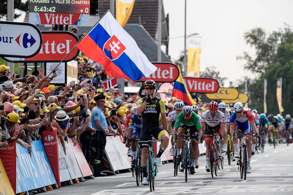 Dylan Groenewegen wins stage 7 at the Tour de France