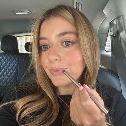 samantha holender using a lancome lip pencil